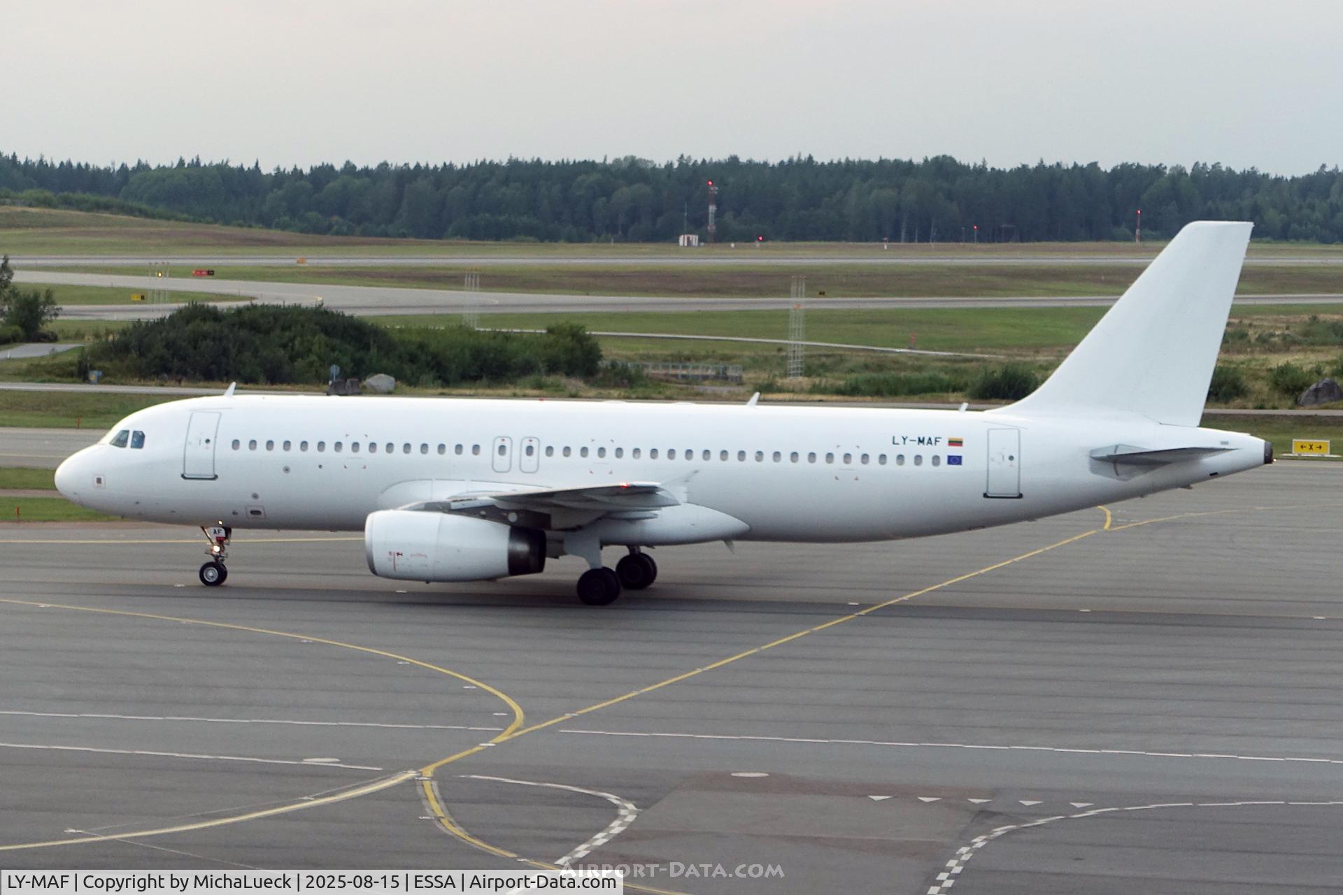 LY-MAF, 2003 Airbus A320-232 C/N 1922, At Arlanda