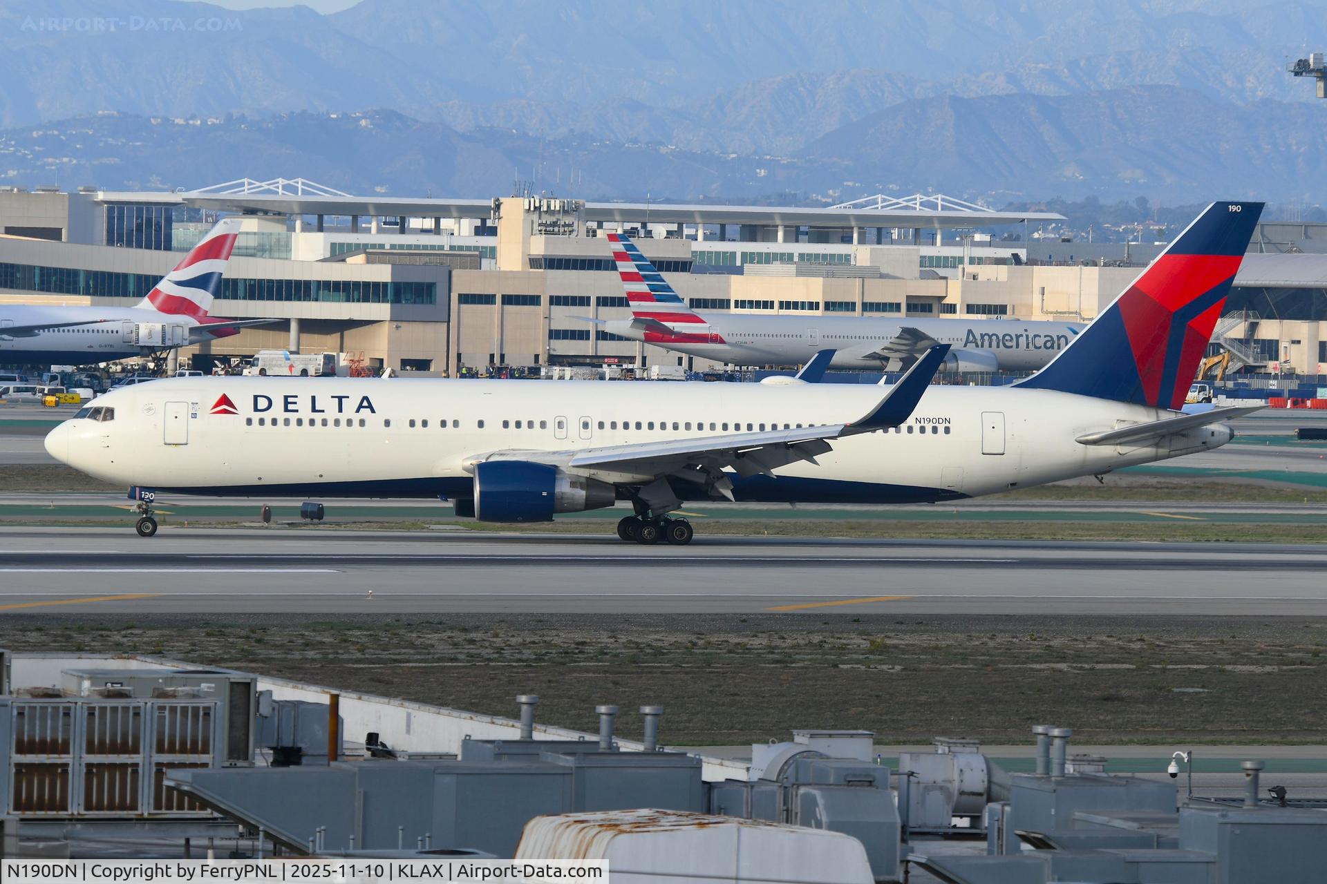 N190DN, 1997 Boeing 767-332 C/N 28447, Delta B763 arriving in LAX