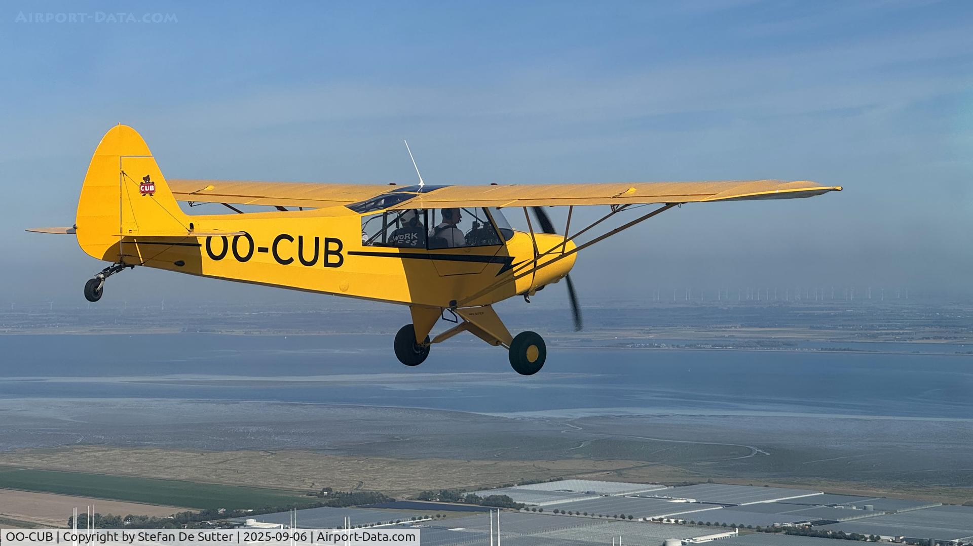 OO-CUB, 1954 Piper L-21B Super Cub (PA-18-135) C/N 18-3535, in formation with Piper PA-18-150 Super Cub OO-NET