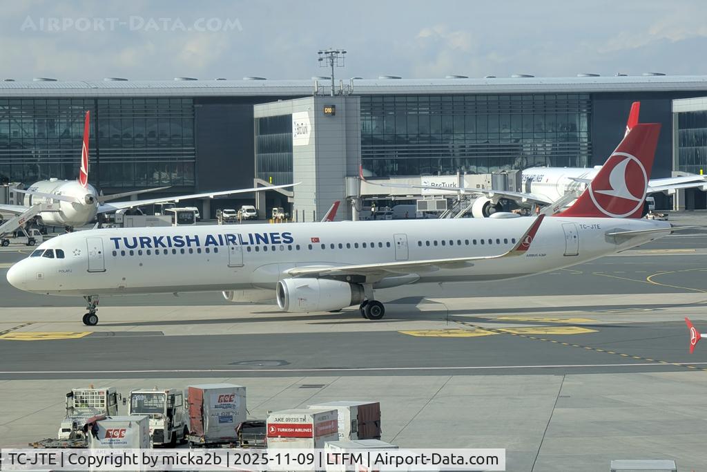 TC-JTE, 2015 Airbus A321-231 C/N 6869, Taxiing