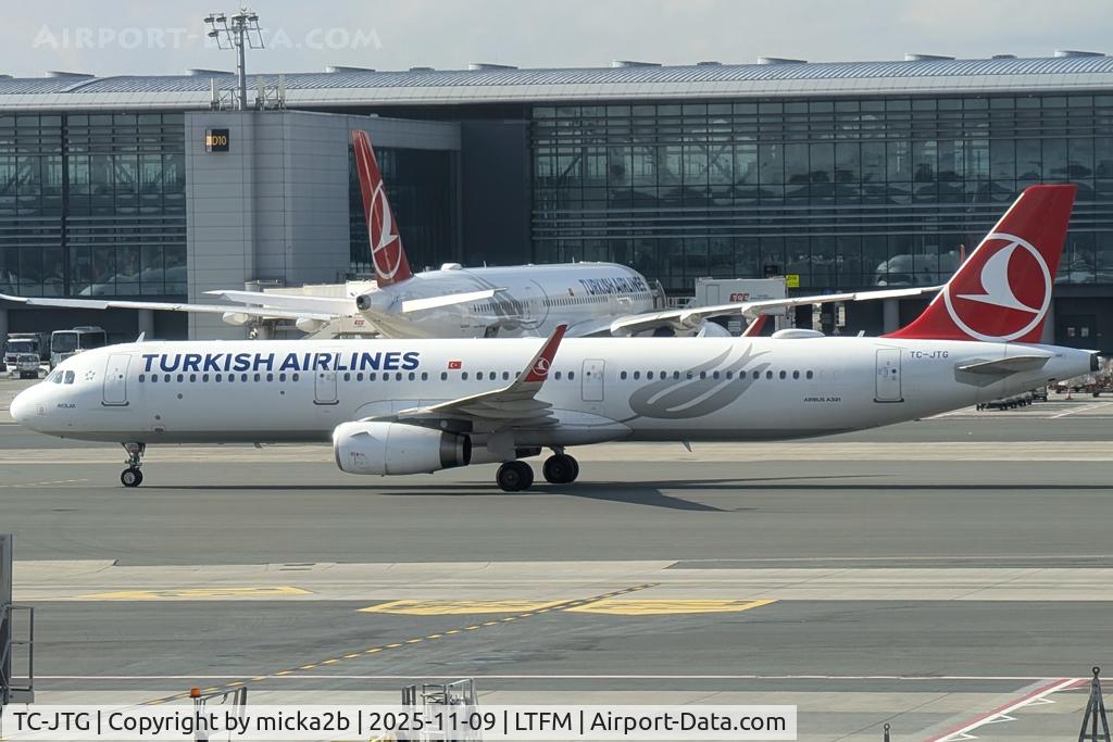 TC-JTG, 2016 Airbus A321-231 C/N 6990, Taxiing