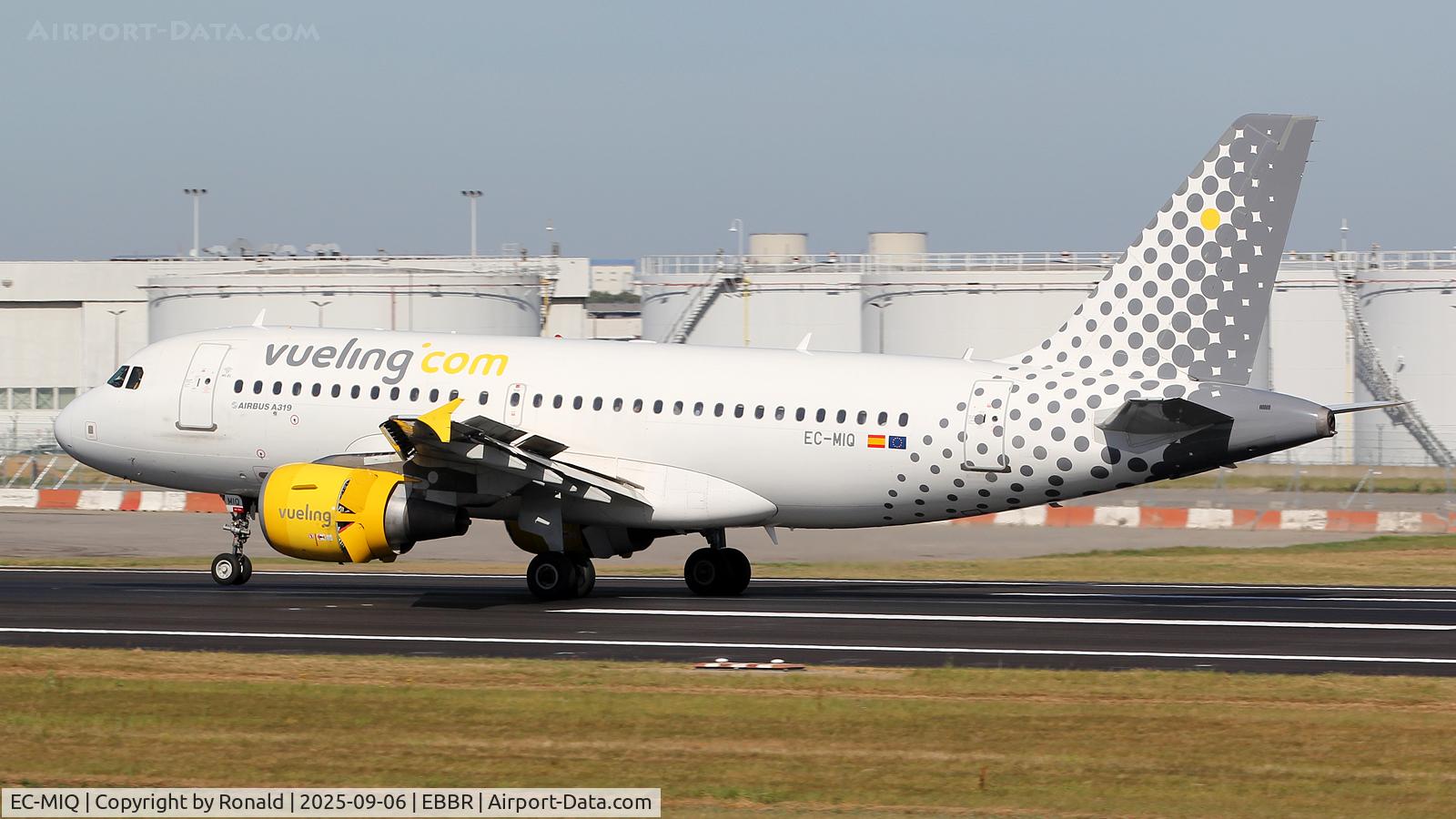 EC-MIQ, 2007 Airbus A319-111 C/N 3169, at ebbr