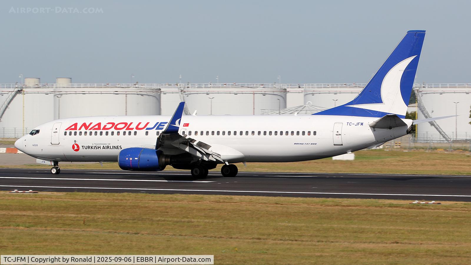 TC-JFM, 1999 Boeing 737-8F2 C/N 29775, at ebbr