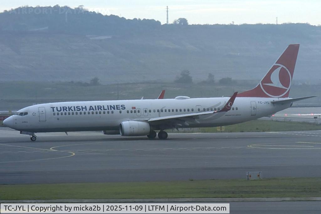 TC-JYL, 2015 Boeing 737-9F2/ER C/N 42010, Taxiing
