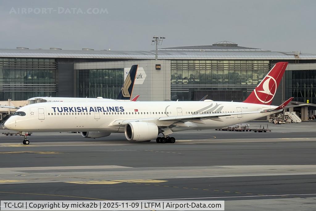 TC-LGI, 2021 Airbus A350-941 C/N 0457, Taxiing