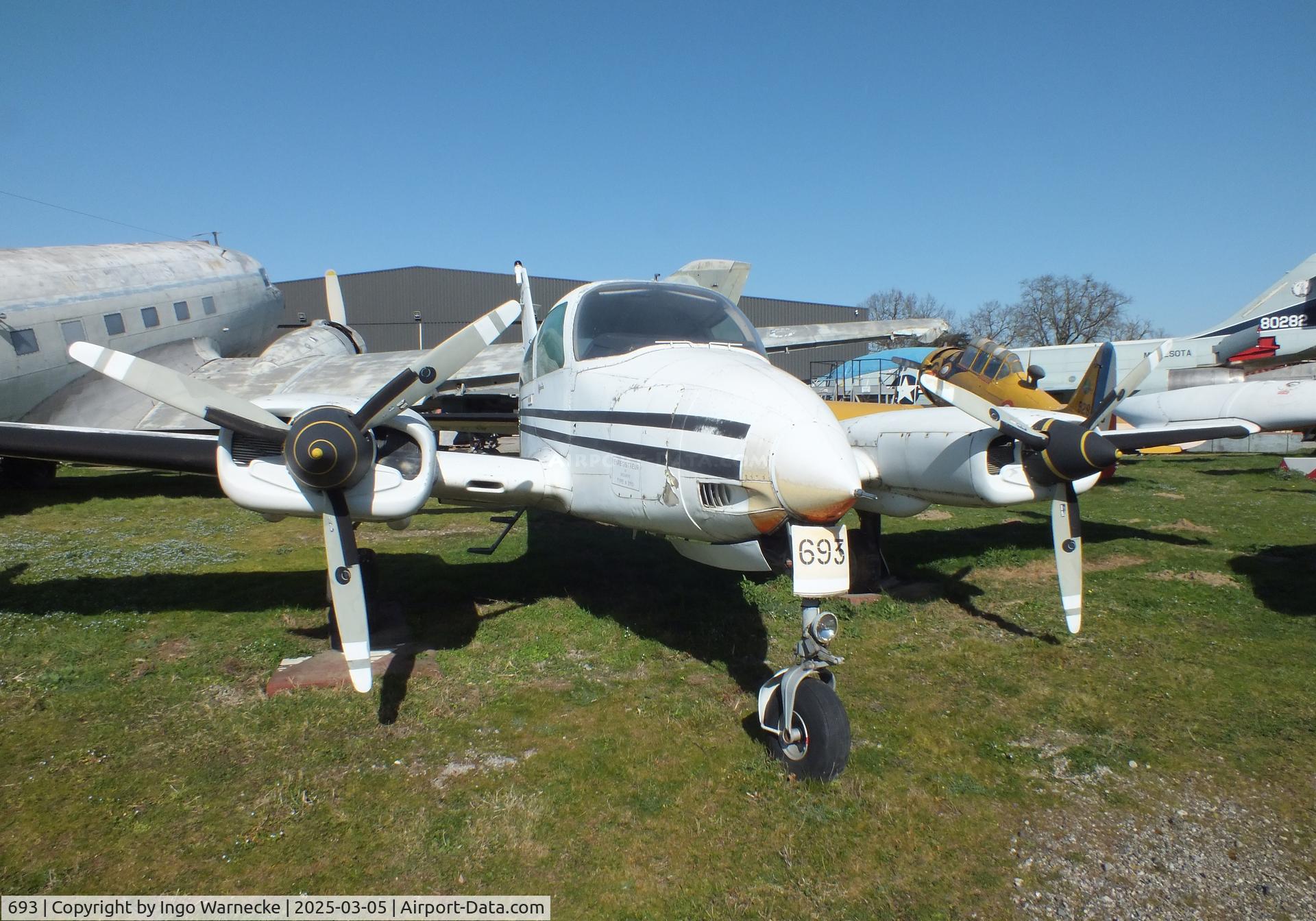 693, Cessna 310N C/N 310N-0693, Cessna 310Q at the Ailes Anciennes Toulouse Museum, Blagnac