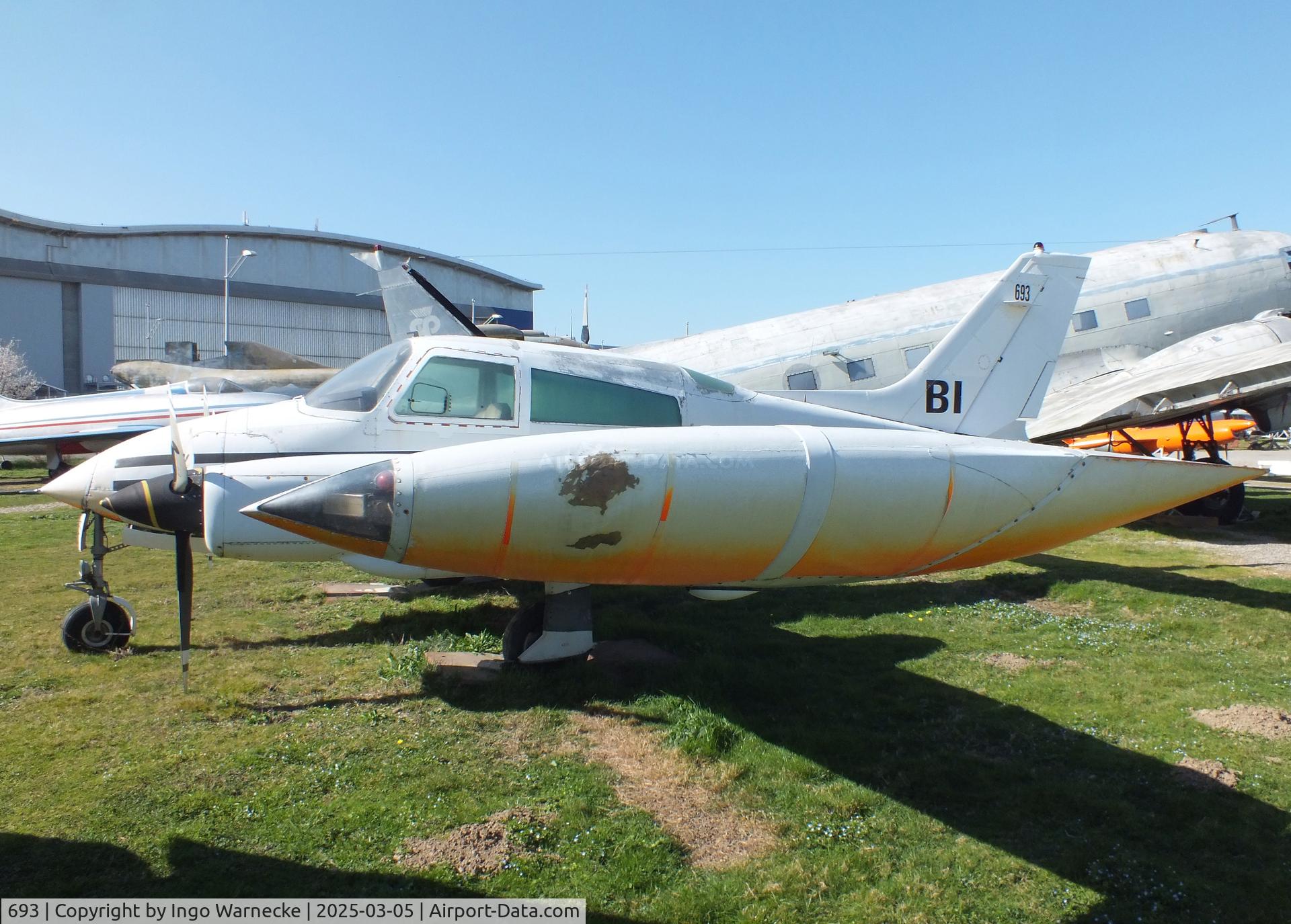 693, Cessna 310N C/N 310N-0693, Cessna 310Q at the Ailes Anciennes Toulouse Museum, Blagnac