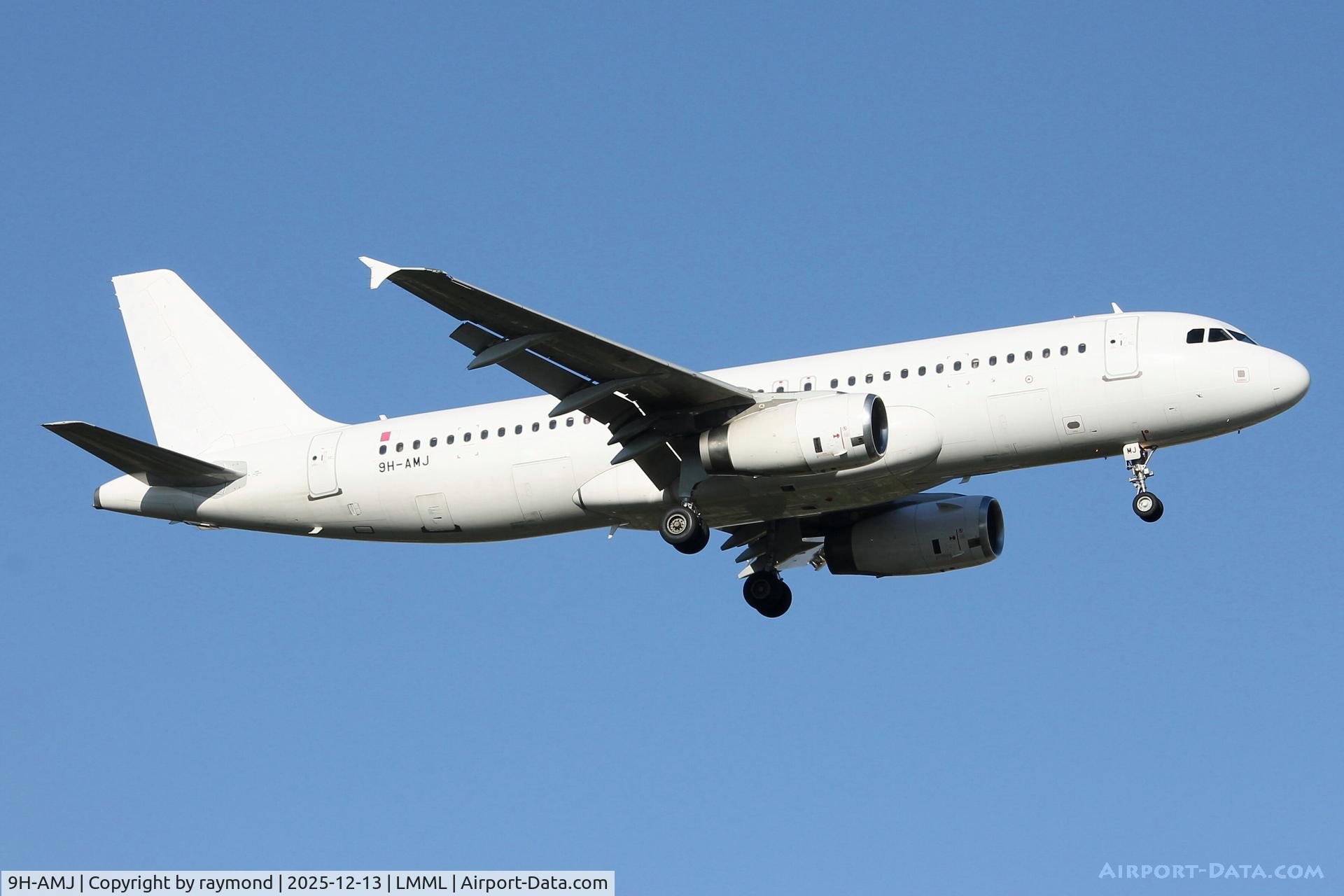 9H-AMJ, 2008 Airbus A320-232 C/N 3531, Avion Express Malta Airbus A320-232 reg 9H-AMJ on final approach for RW13 landing in Malta, replacing a KM Malta Airline aircraft.