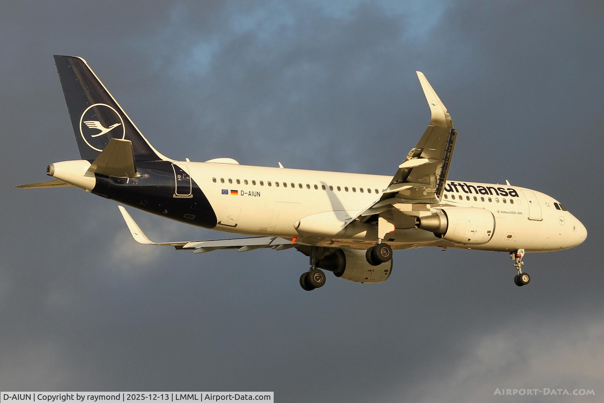 D-AIUN, 2015 Airbus A320-214 C/N 6549, Airbus A320-214 reg D-AIUN of Lufthansa landing on RW13 Malta from Frankfurt.