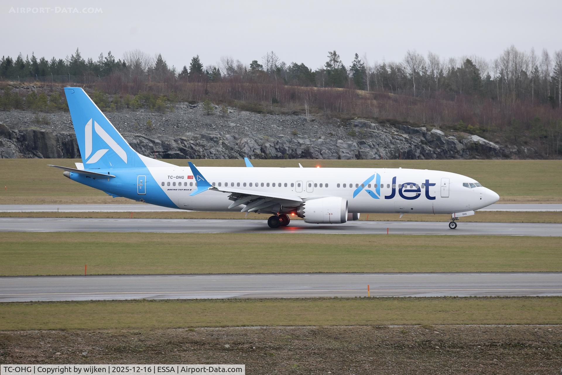 TC-OHG, 2025 Boeing 737-8 MAX C/N 65044, Twy W