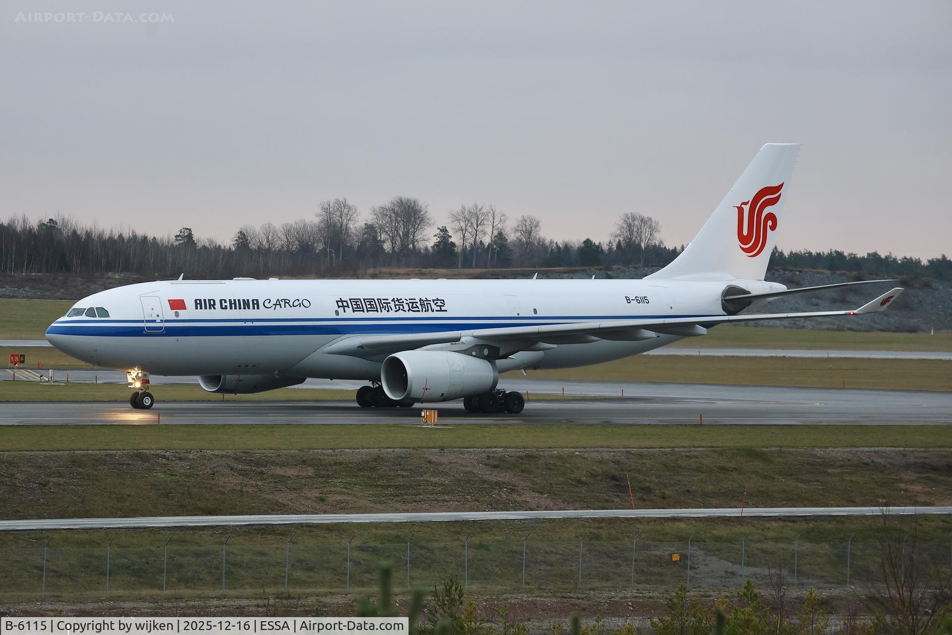 B-6115, 2008 Airbus A330-243 C/N 909, Twy W