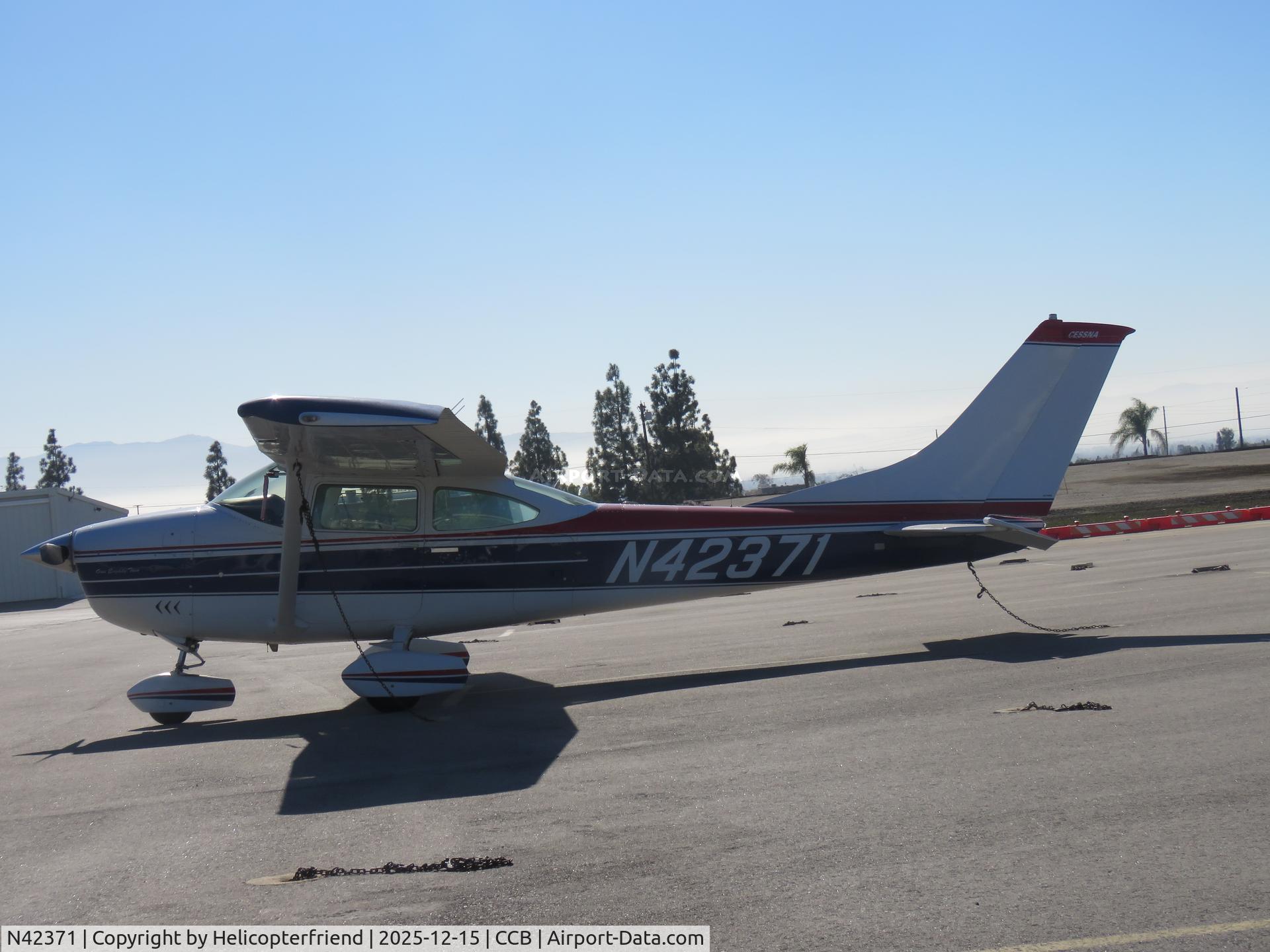 N42371, 1968 Cessna 182L Skylane C/N 18258990, Parked in transit parking