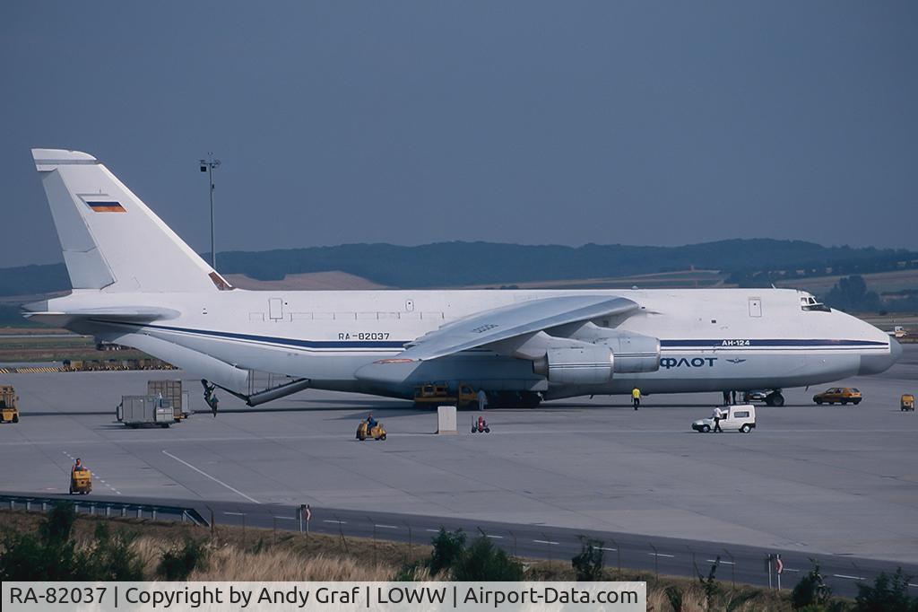 RA-82037, 1989 Antonov An-124 C/N 9773052955071, Aeroflot AN124