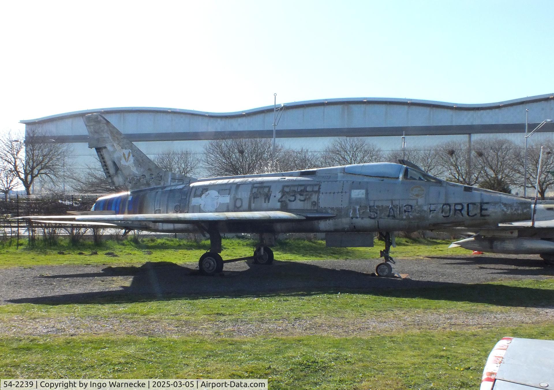 54-2239, 1954 North American F-100D Super Sabre C/N 223-119, North American F-100D Super Sabre at the Ailes Anciennes Toulouse Museum, Blagnac