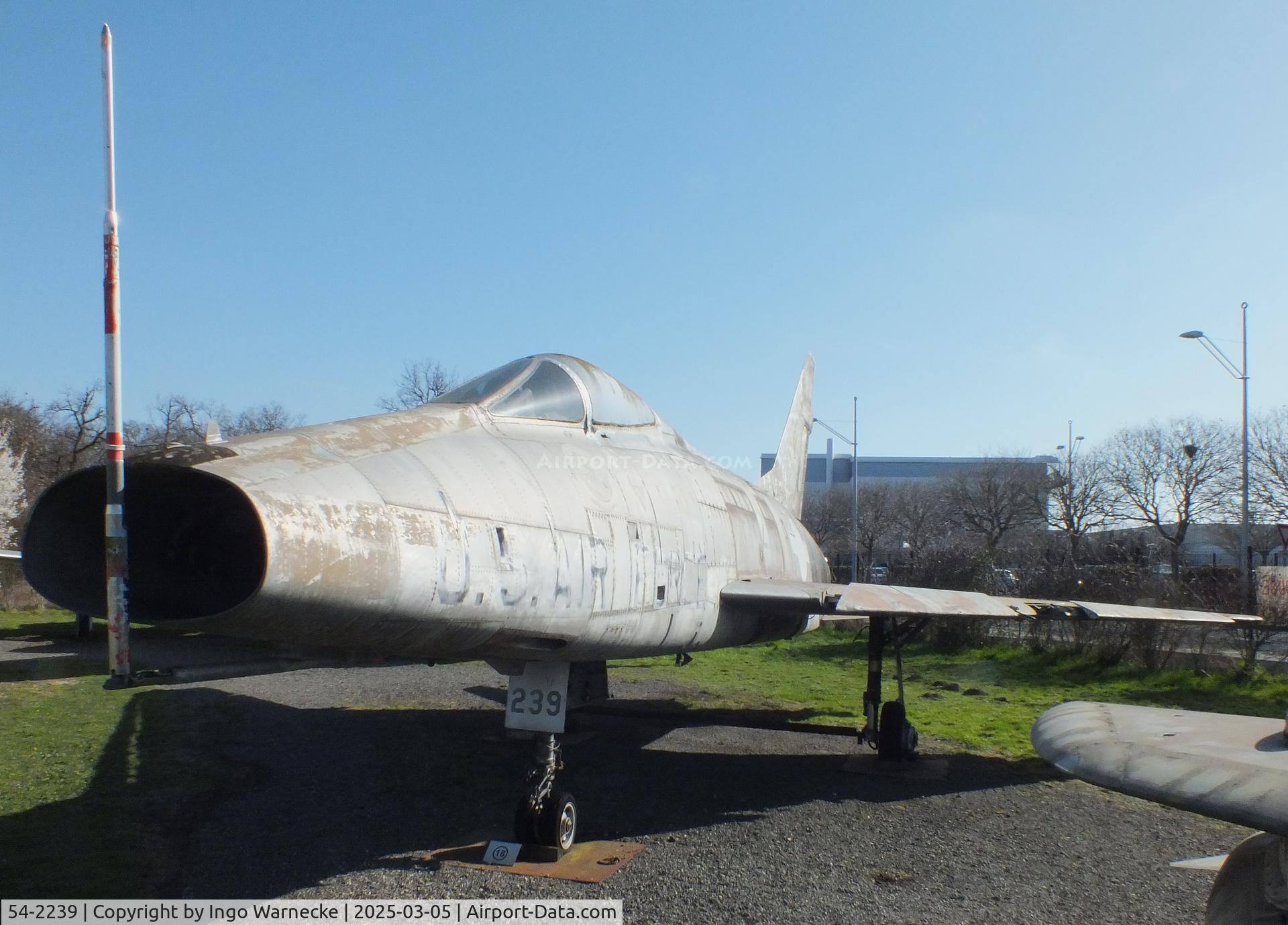 54-2239, 1954 North American F-100D Super Sabre C/N 223-119, North American F-100D Super Sabre at the Ailes Anciennes Toulouse Museum, Blagnac