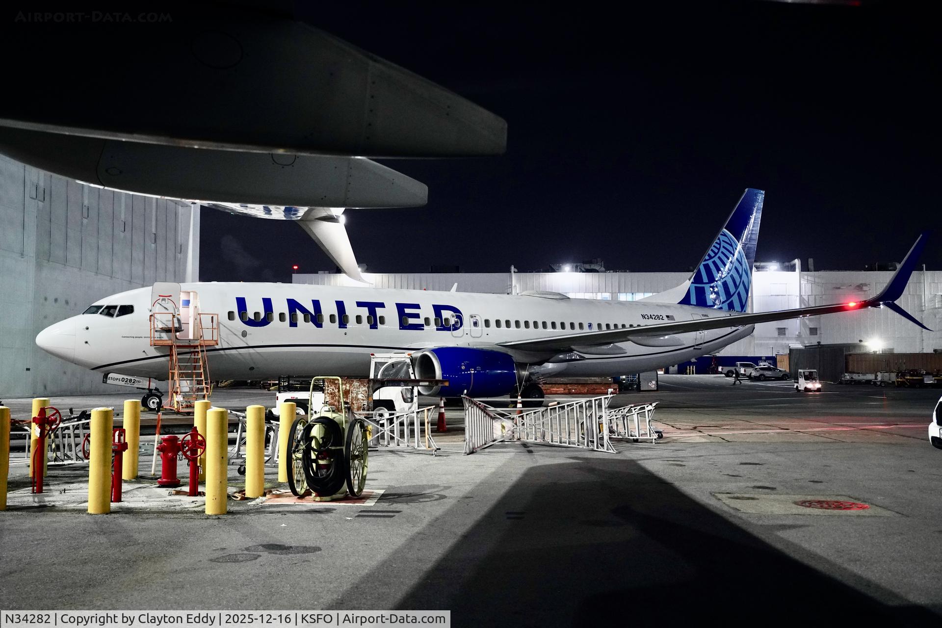 N34282, 2004 Boeing 737-824 C/N 31634, SFO 2025