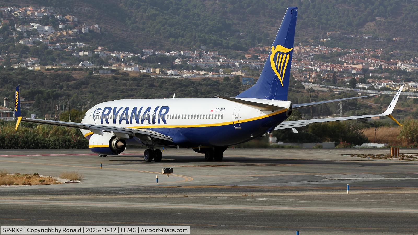 SP-RKP, 2015 Boeing 737-8AS C/N 44701, at agp