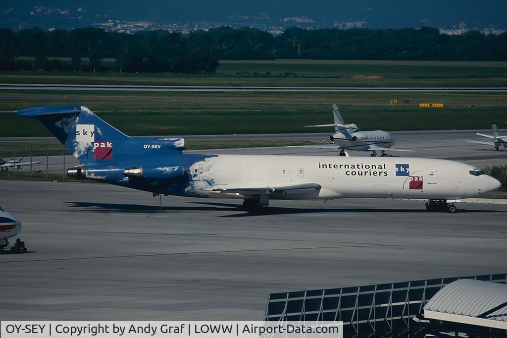 OY-SEY, 1973 Boeing 727-224F C/N 20659, Skypak 727-200