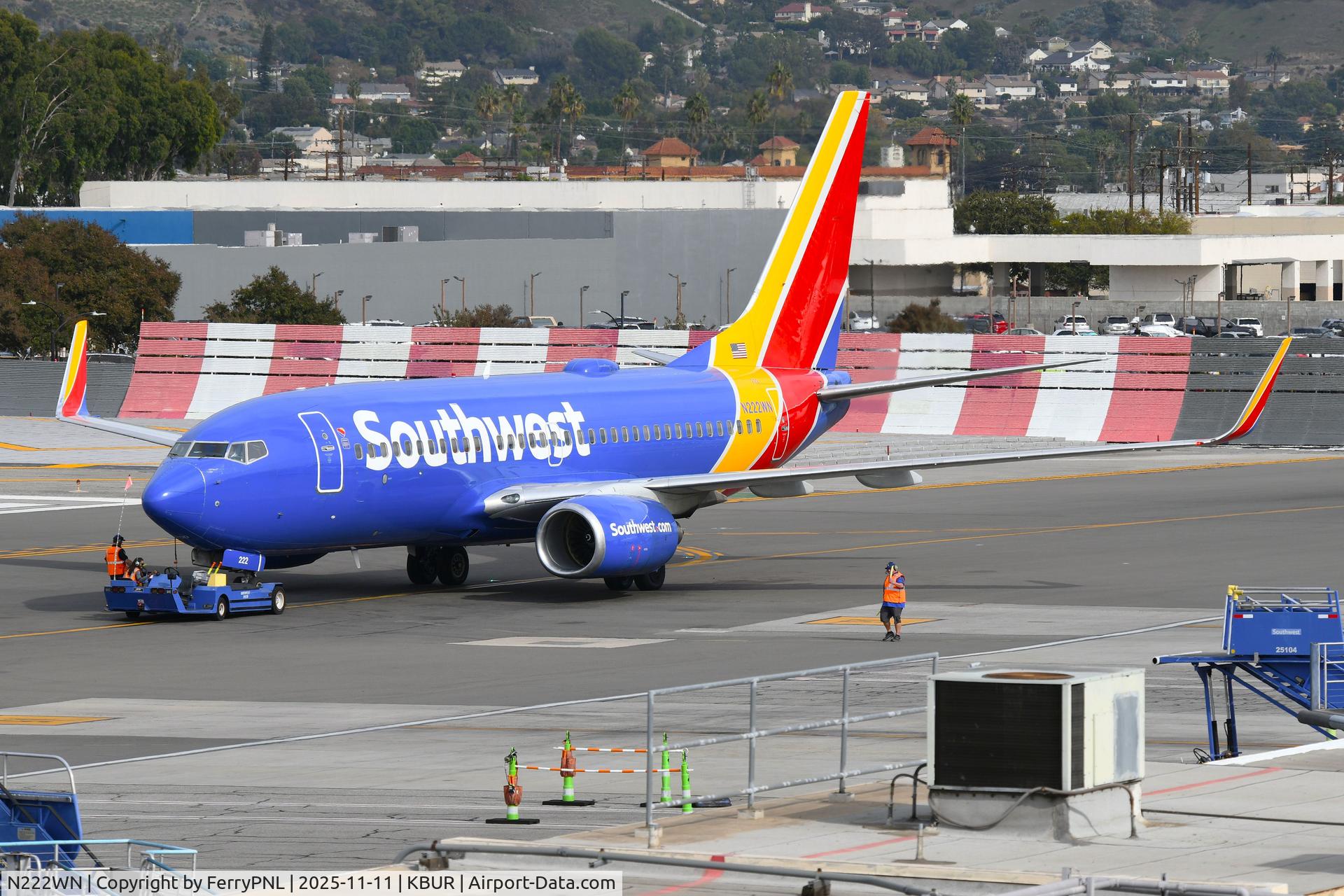 N222WN, 2005 Boeing 737-7H4 C/N 34290, Southwest B737 pushed-back from gate