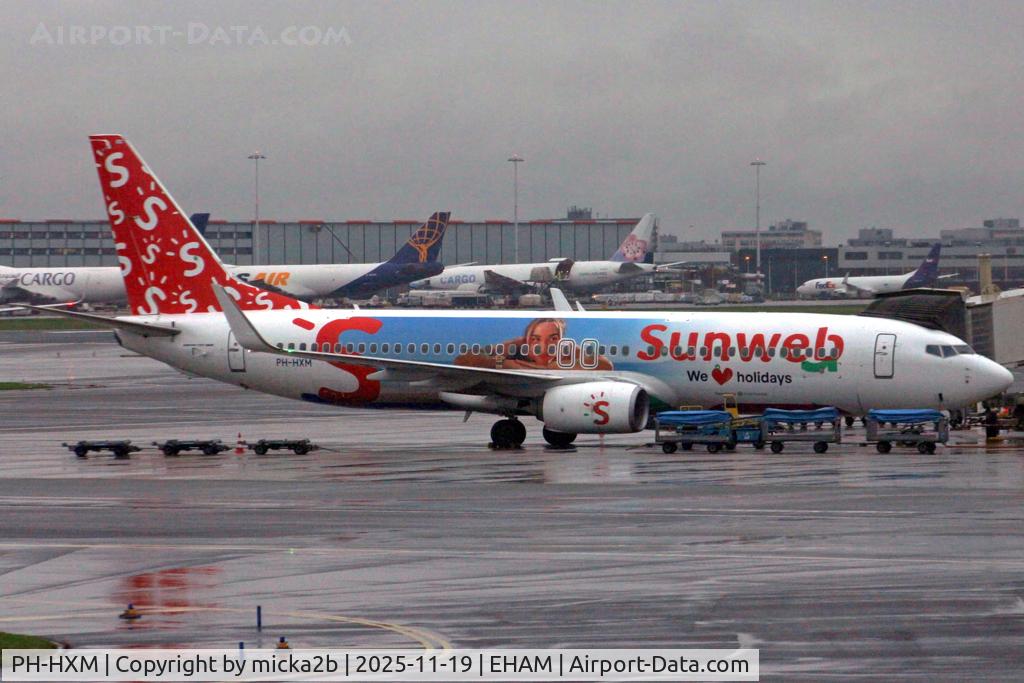 PH-HXM, 2018 Boeing 737-8K2 C/N 62165, Parked