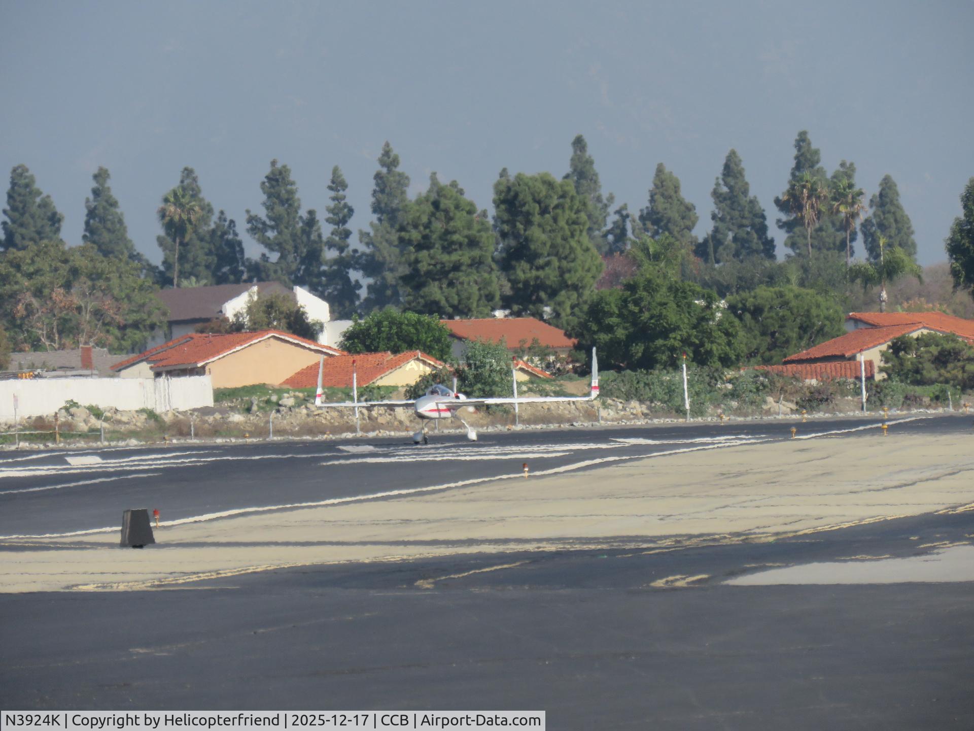 N3924K, 1990 Rutan Long EZ C/N 877, Powering up for take off
