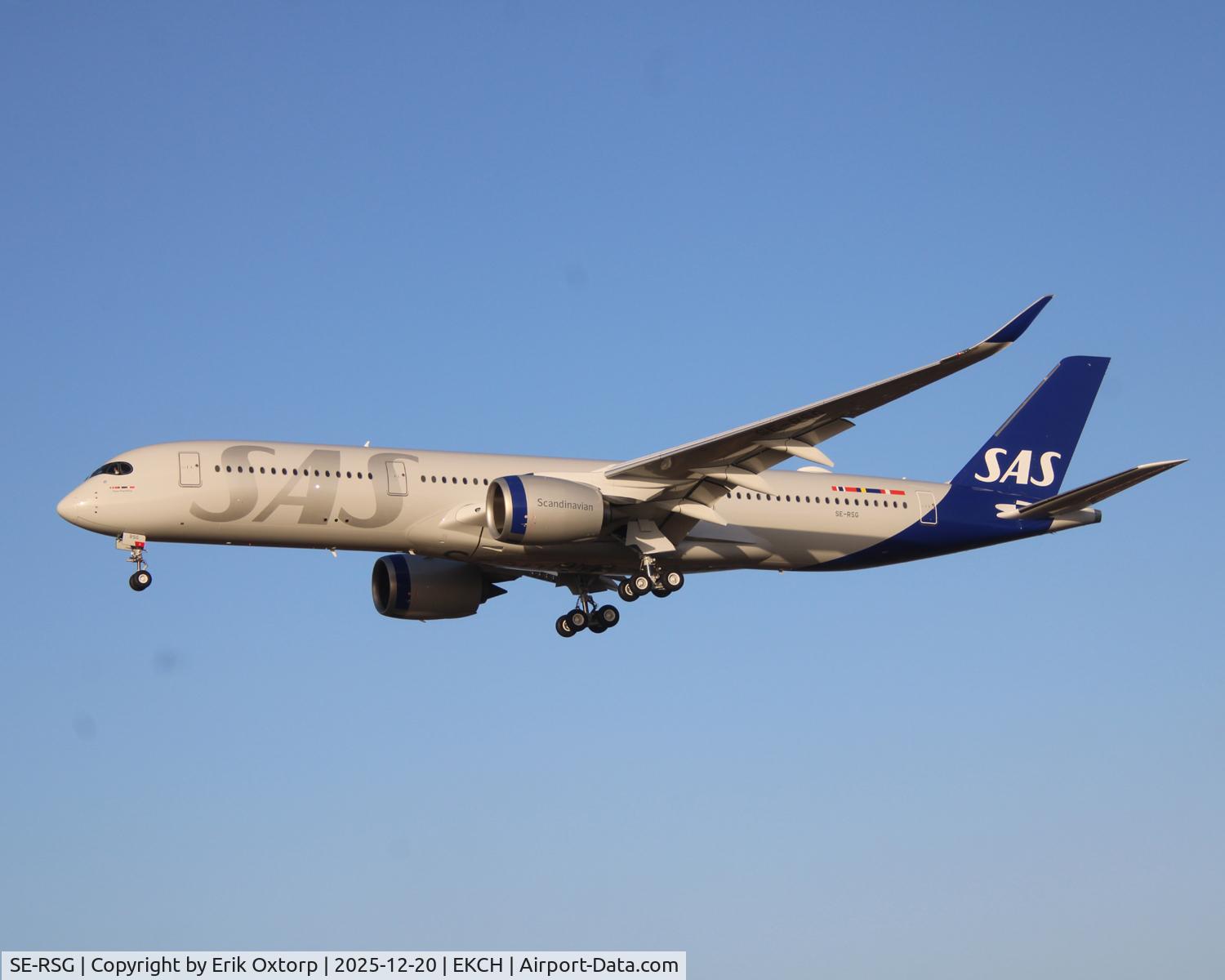 SE-RSG, 2025 Airbus A350-941 C/N 764, SE-RSG landing rw 22L. This is the delivery flight of the this brand new A350.