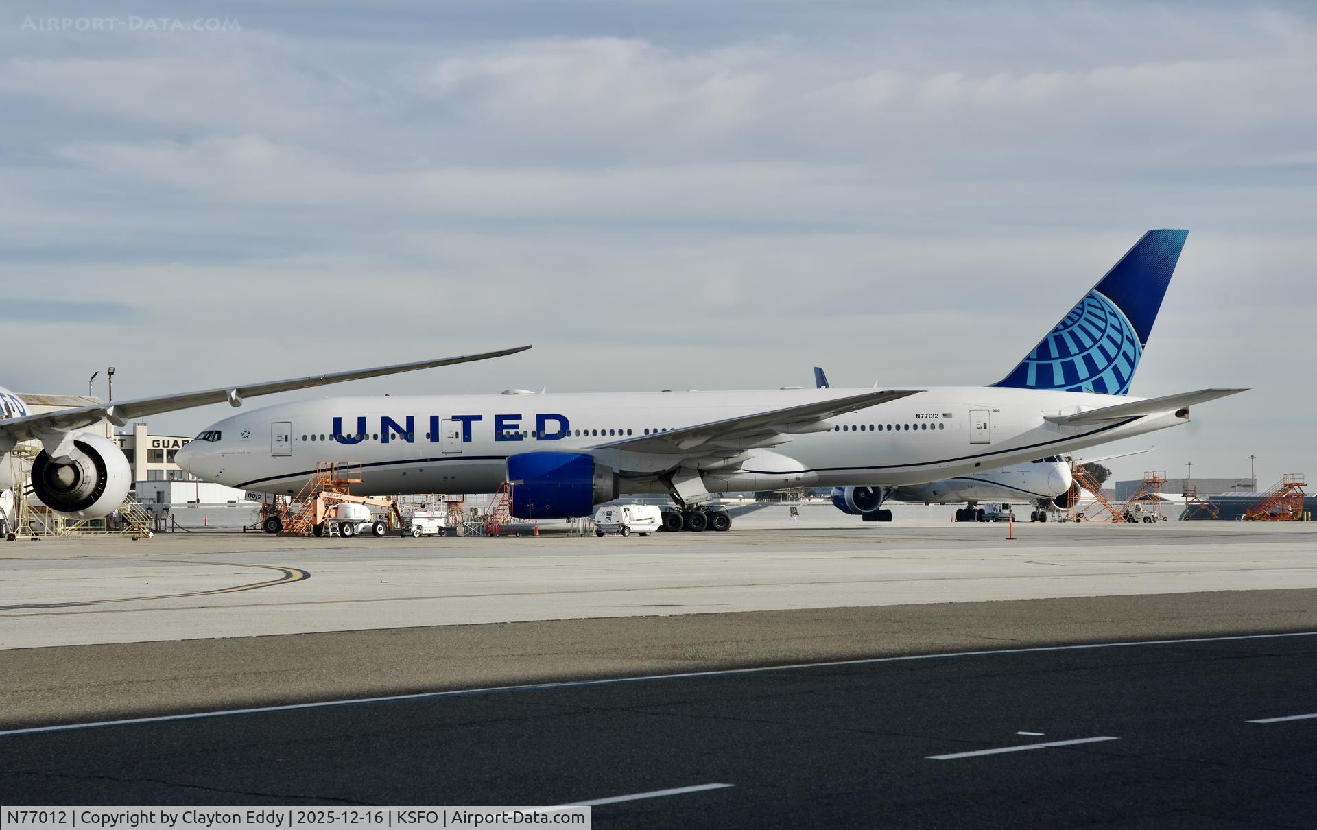 N77012, 1999 Boeing 777-224 C/N 29860, SFO 2025