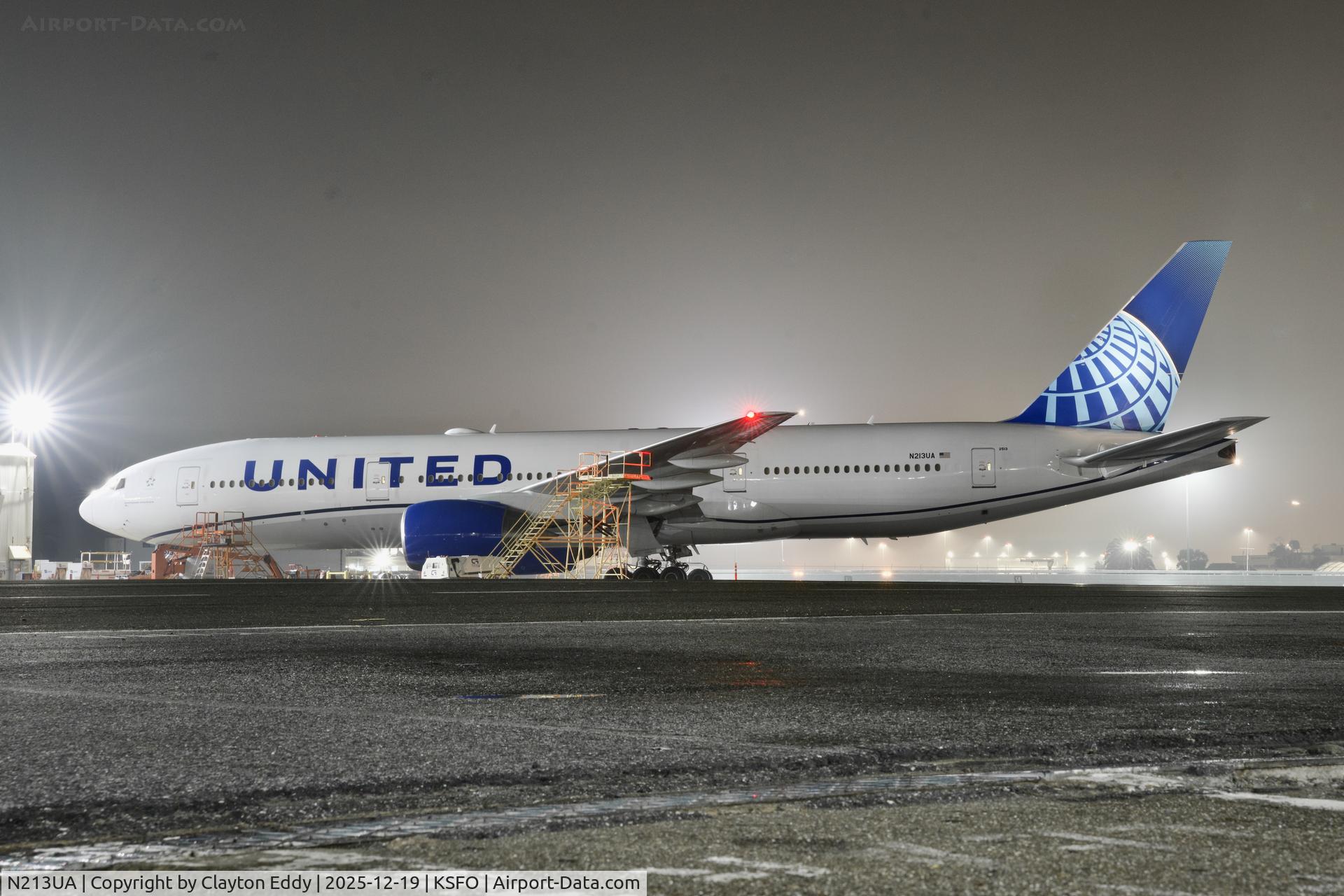 N213UA, 2000 Boeing 777-222 C/N 30219, SFO 2025