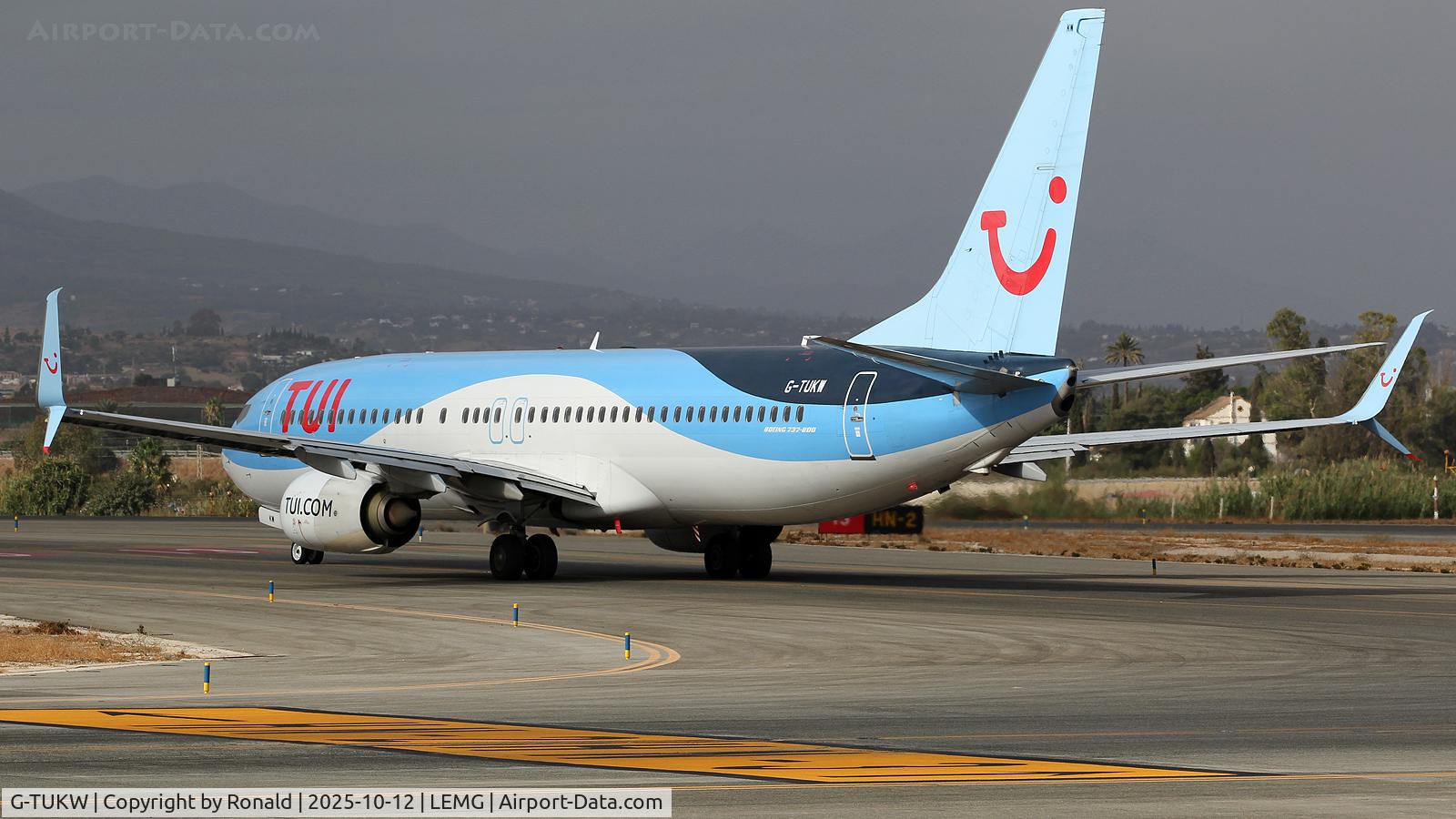G-TUKW, 2013 Boeing 737-8K5 C/N 40943, at agp