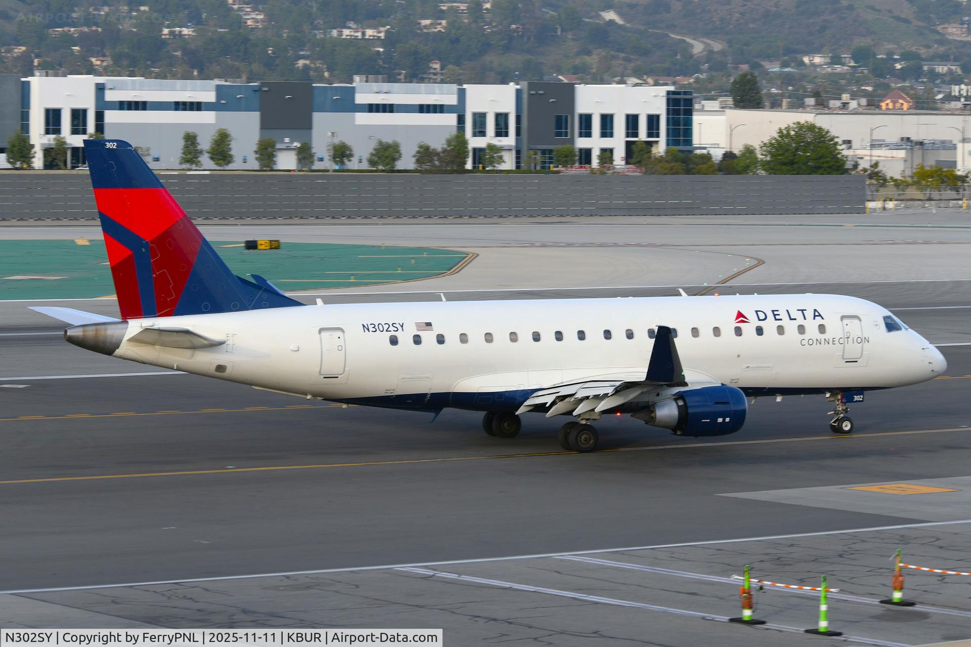 N302SY, 2019 Embraer ERJ-175LL C/N 17000839, Delta Connection ERJ175 arriving in Burbank