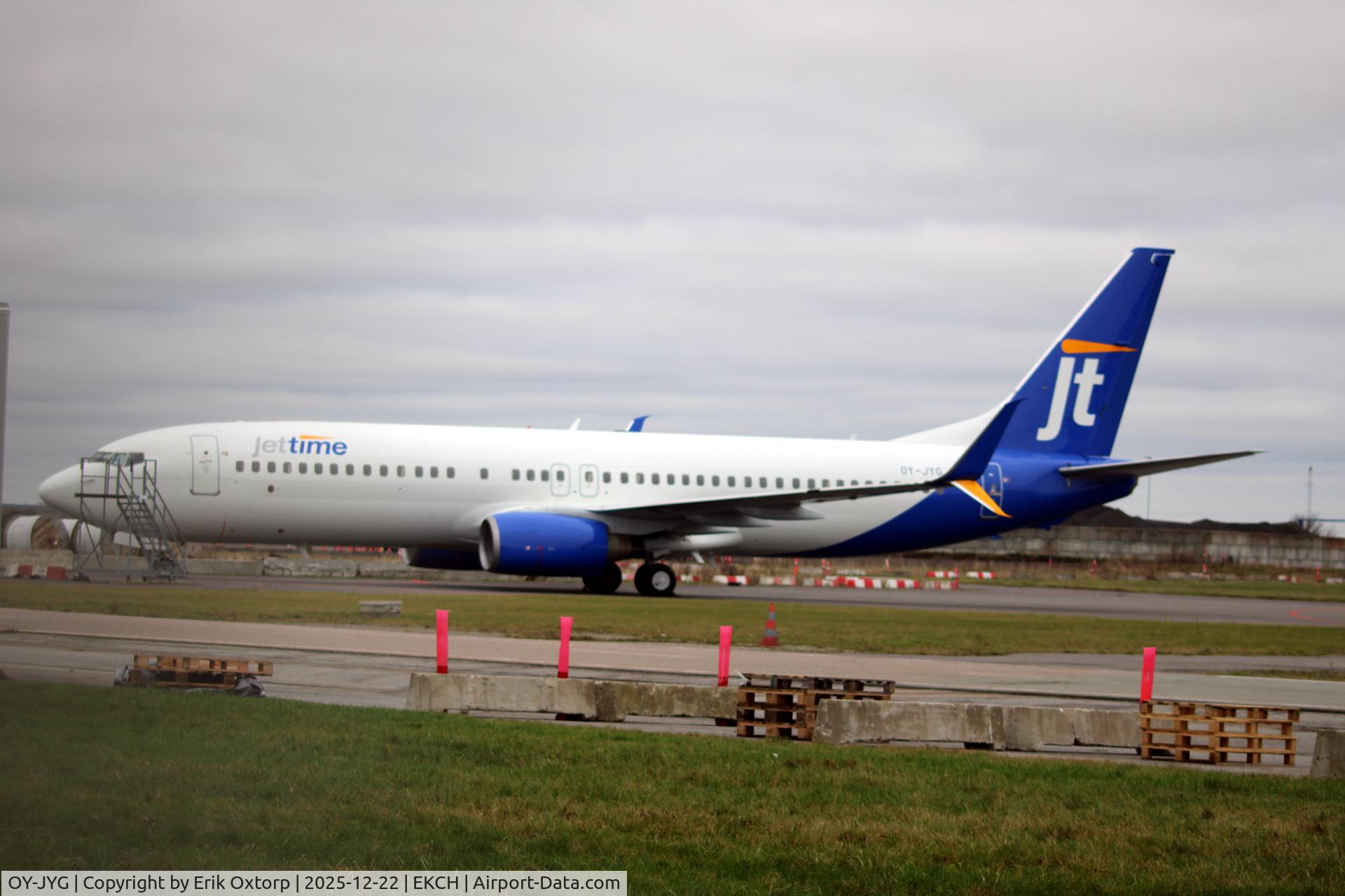 OY-JYG, 2009 Boeing B-737-8JP C/N 39163, OY-JYG in CPH. The latest addition to rhe JetTime fleet. CPH 22DEC25