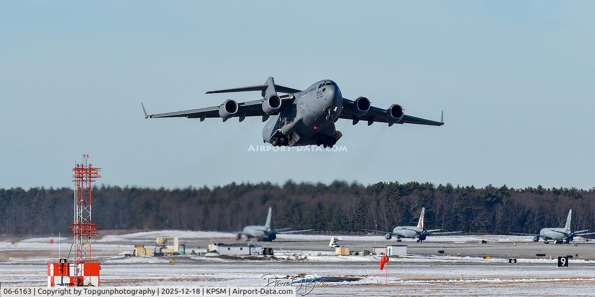 06-6163, 2006 Boeing C-17A Globemaster III C/N P-163, REACH841 lifts off RW16