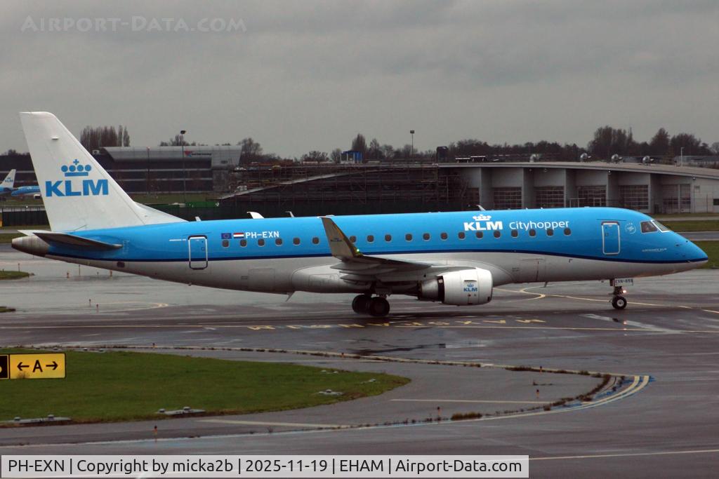 PH-EXN, 2017 Embraer ERJ-175STD (ERJ-170-200) C/N 17000659, Taxiing