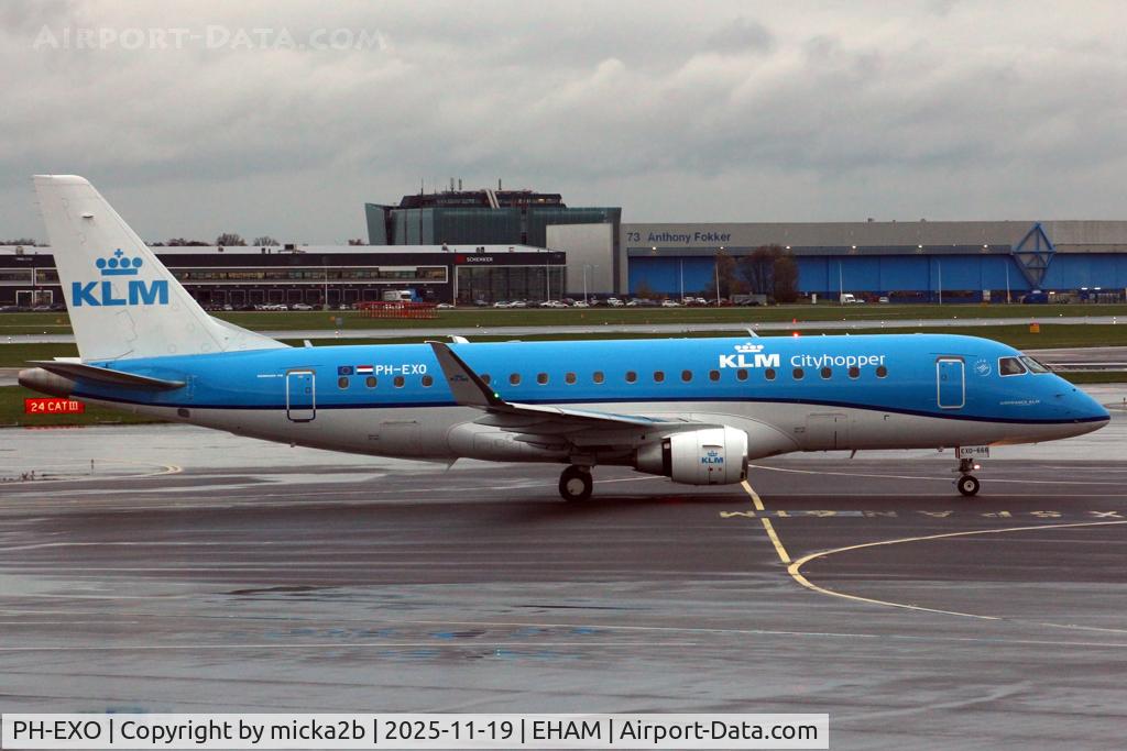 PH-EXO, 2017 Embraer 175STD (ERJ-170-200STD) C/N 17000668, Taxiing
