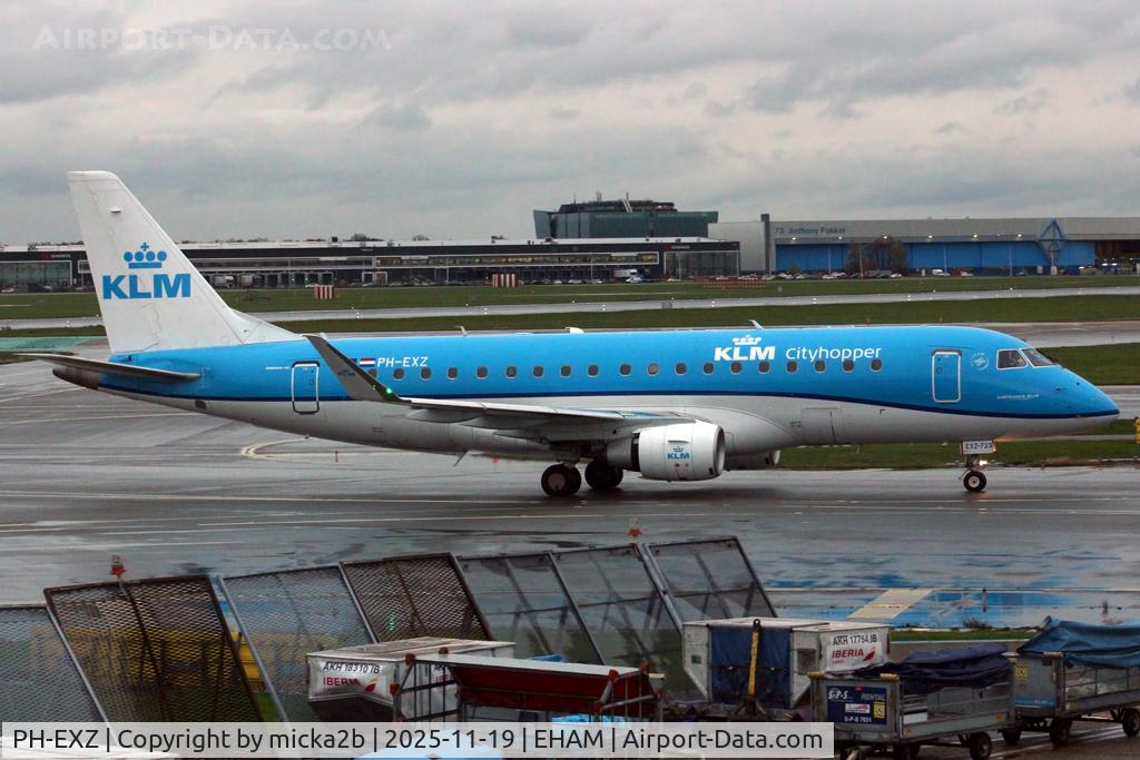 PH-EXZ, 2018 Embraer 175STD (ERJ-170-200) C/N 17000723, Taxiing