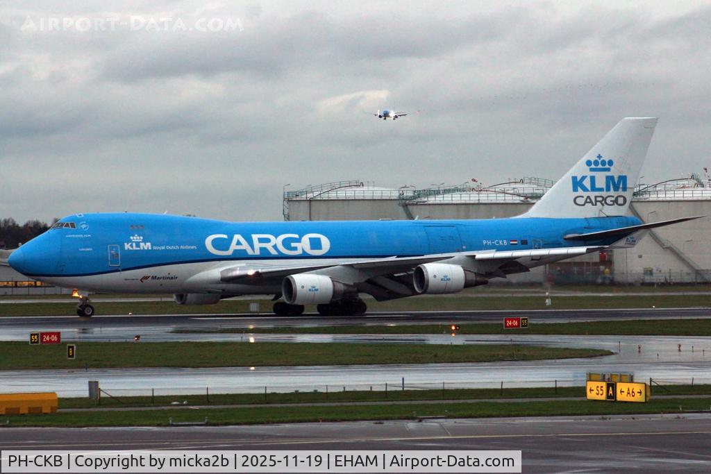 PH-CKB, 2003 Boeing 747-406F/ER/SCD C/N 33695, Taxiing
