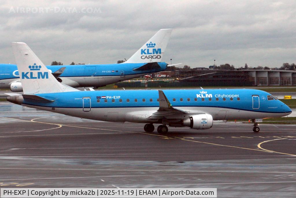 PH-EXP, 2017 Embraer 175LR (ERJ-170-200LR) C/N 17000678, Taxiing