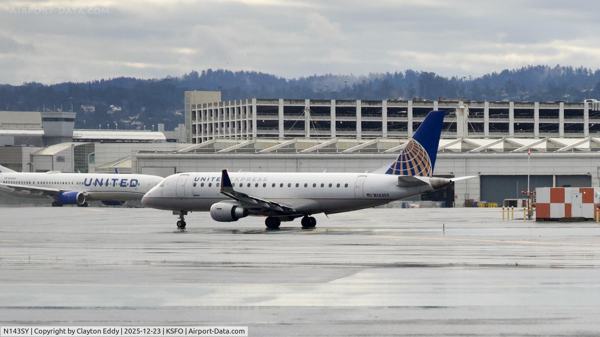 N143SY, 2015 Embraer 175LR (ERJ-170-200LR) C/N 17000476, Runway 10 SFO 2025