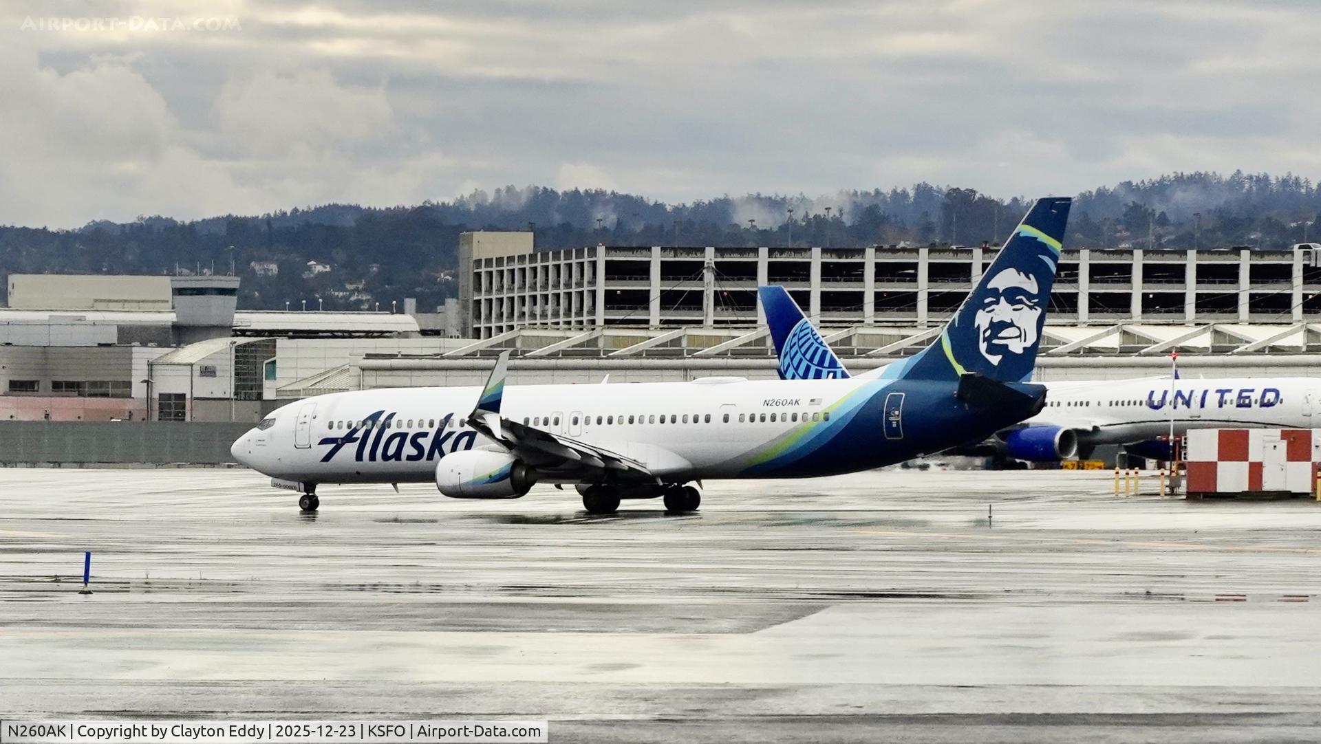 N260AK, 2016 Boeing 737-990/ER C/N 36349, Runway 10 SFO 2025