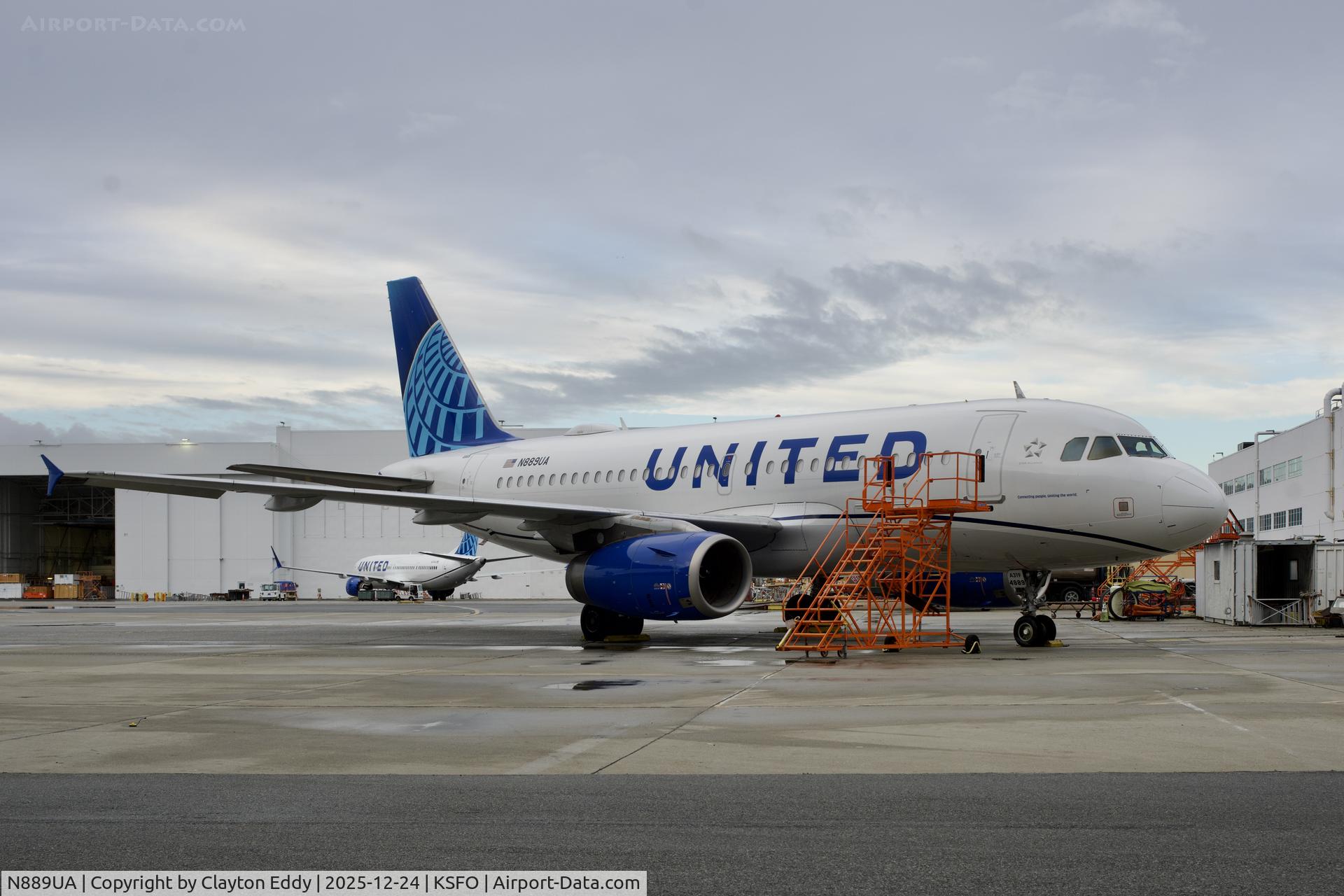 N889UA, 2005 Airbus A319-132 C/N 2667, SFO 2025