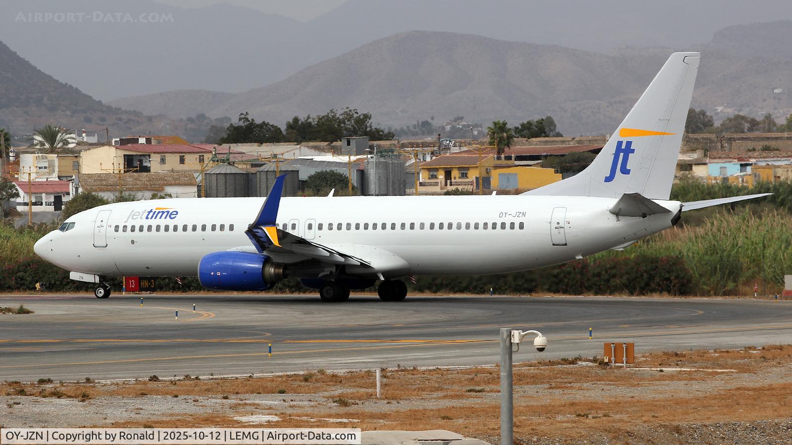 OY-JZN, 2006 Boeing 737-8K5 C/N 34689, at agp