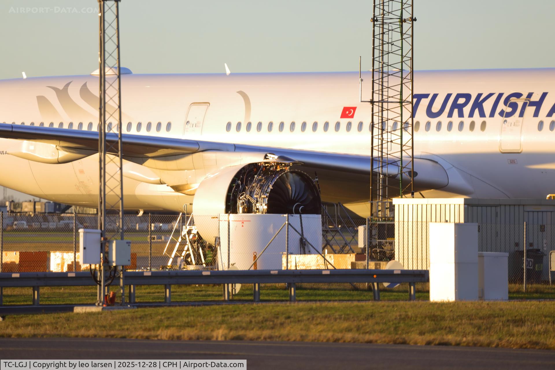 TC-LGJ, 2021 Airbus A350-941 C/N 463, Copenhagen 28.12.2025.Problems with RR Trent XWB-84
