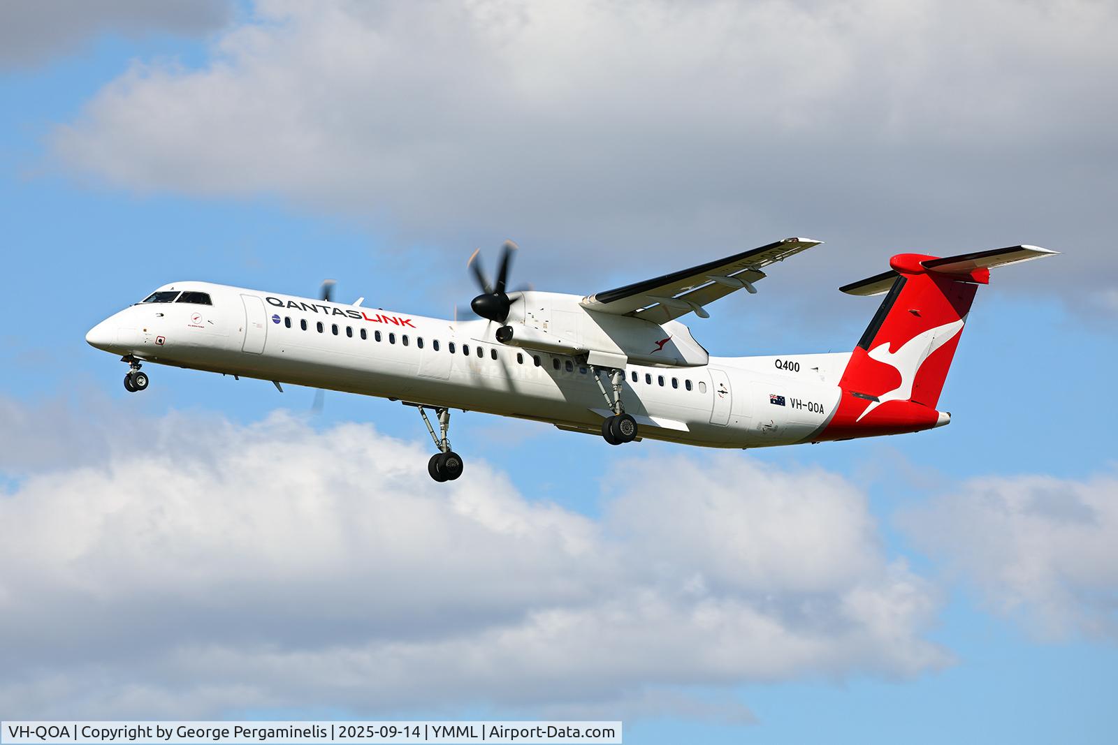 VH-QOA, 2005 De Havilland Canada DHC-8-402 Dash 8 C/N 4112, Short final for runway 34.