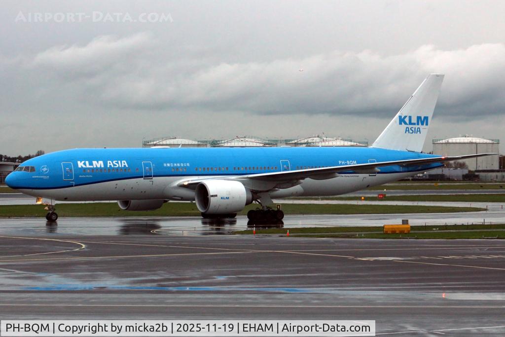 PH-BQM, 2006 Boeing 777-206/ER C/N 34712, Taxiing