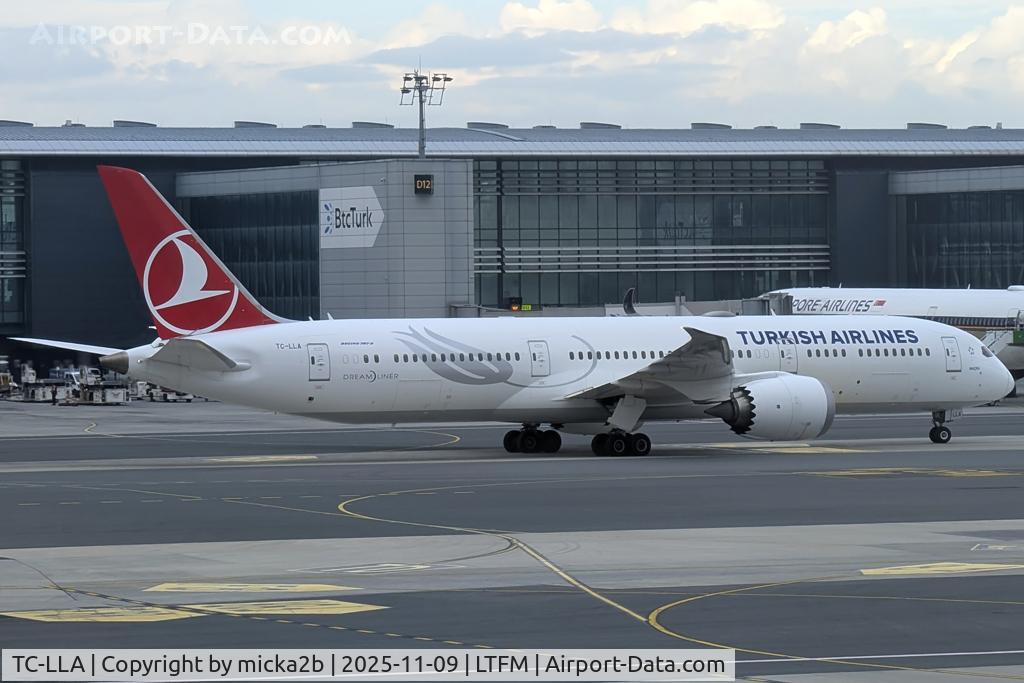 TC-LLA, 2019 Boeing 787-9 Dreamliner C/N 65801, Taxiing