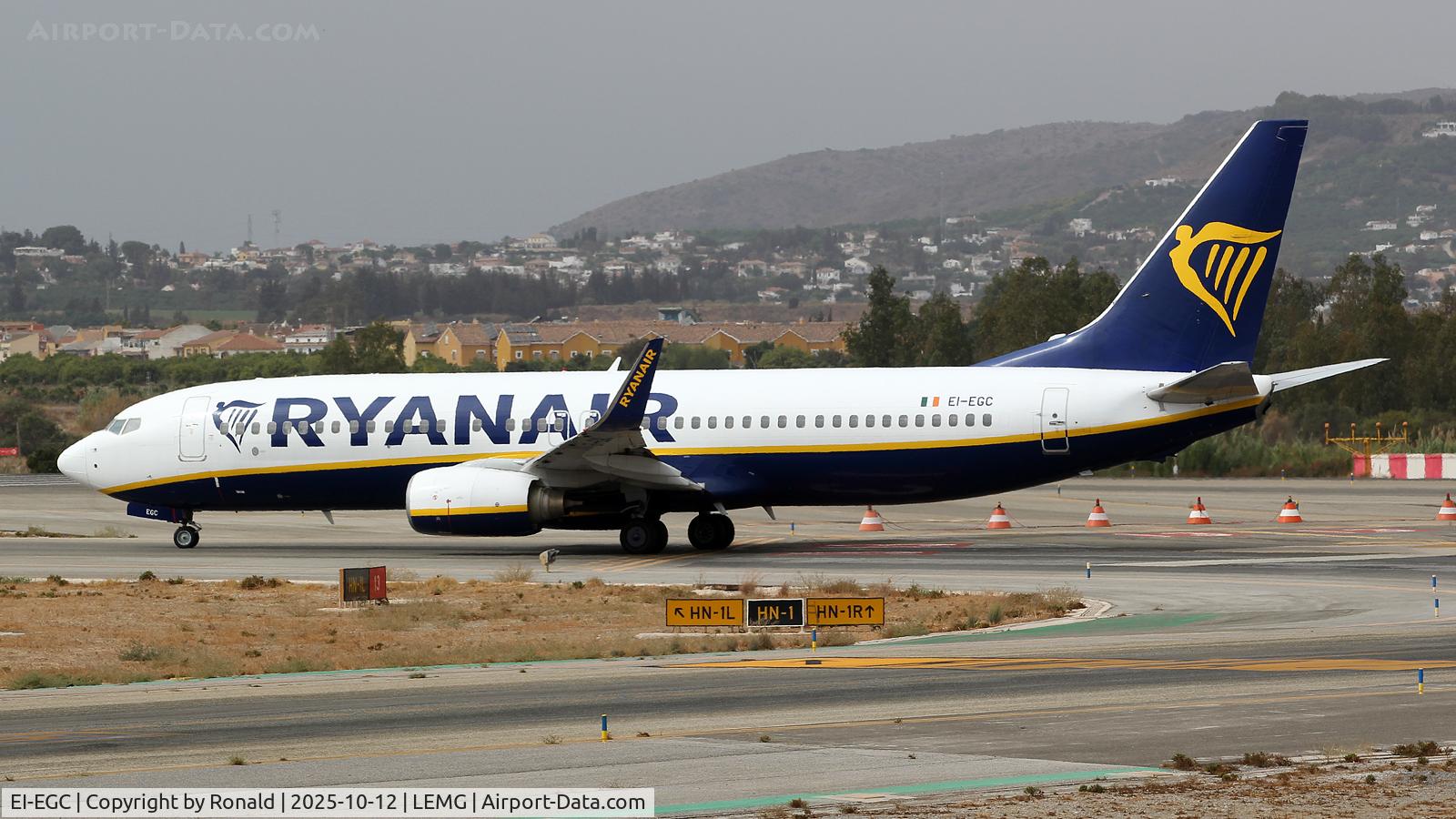 EI-EGC, 2009 Boeing 737-8AS C/N 38492, at agp
