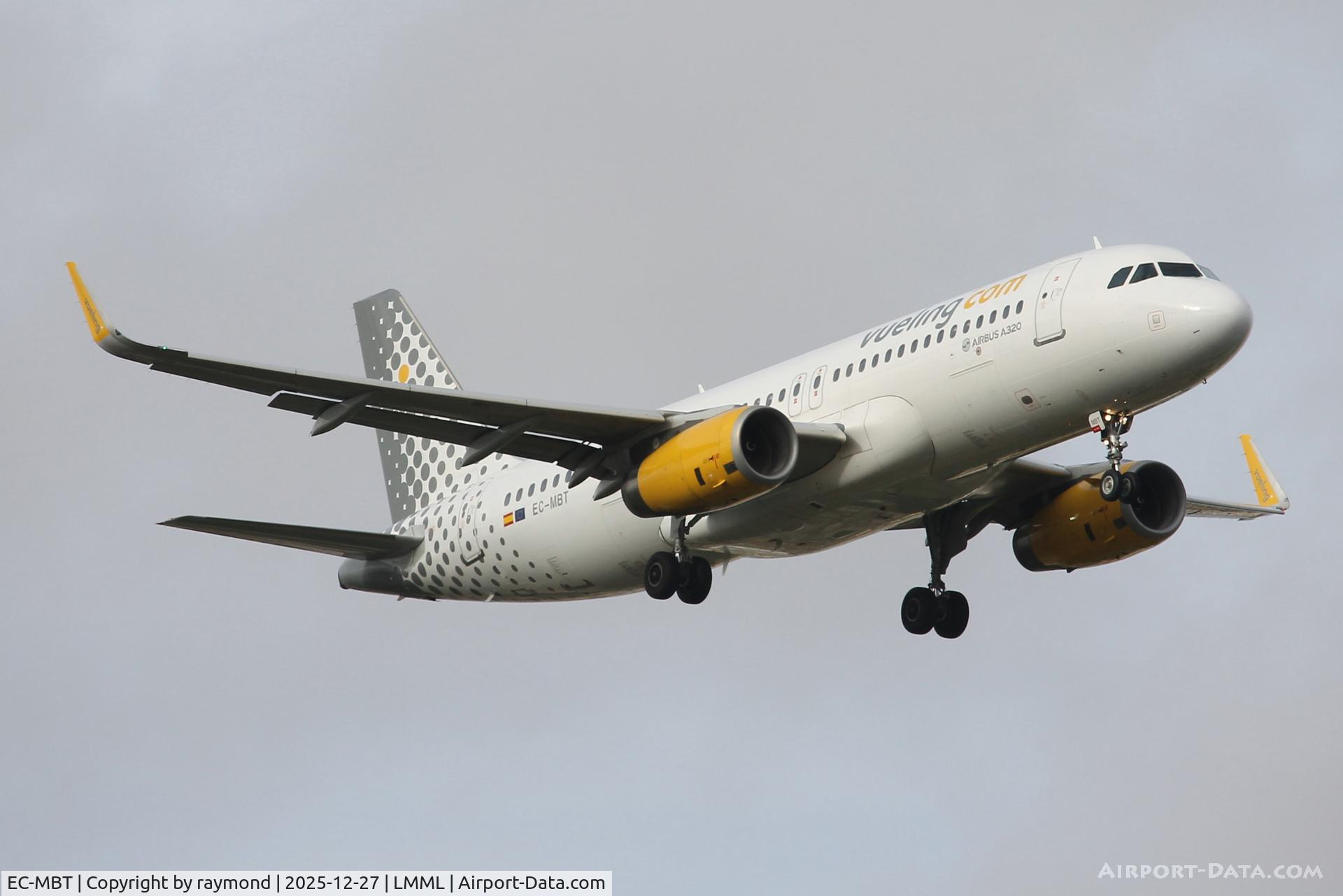 EC-MBT, 2014 Airbus A320-232 C/N 6128, Airbus A320-232 of Vueling reg EC-MBT approacing RW13 in Malta.