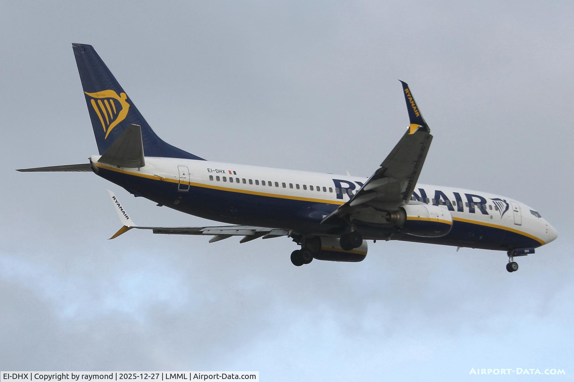 EI-DHX, 2005 Boeing 737-8AS C/N 33585, Boeing 737-8AS reg EI-DHX of Ryanair on finals for RW13 Malta.