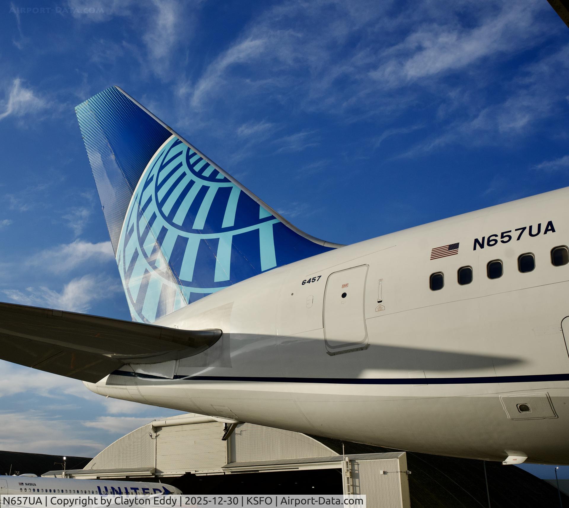 N657UA, 1993 Boeing 767-322 C/N 27112, SFO 2025