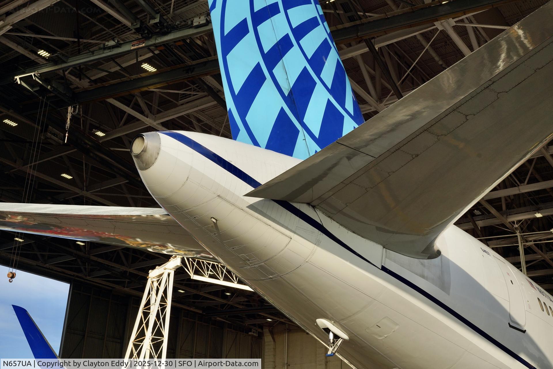 N657UA, 1993 Boeing 767-322 C/N 27112, SFO 2025